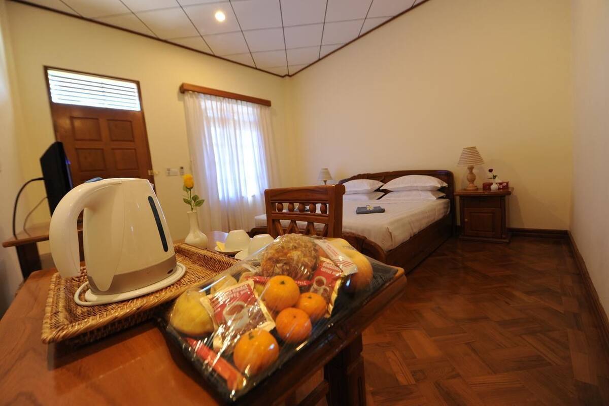 Minibar, coffres-forts dans les chambres, bureau, Wi-Fi gratuit