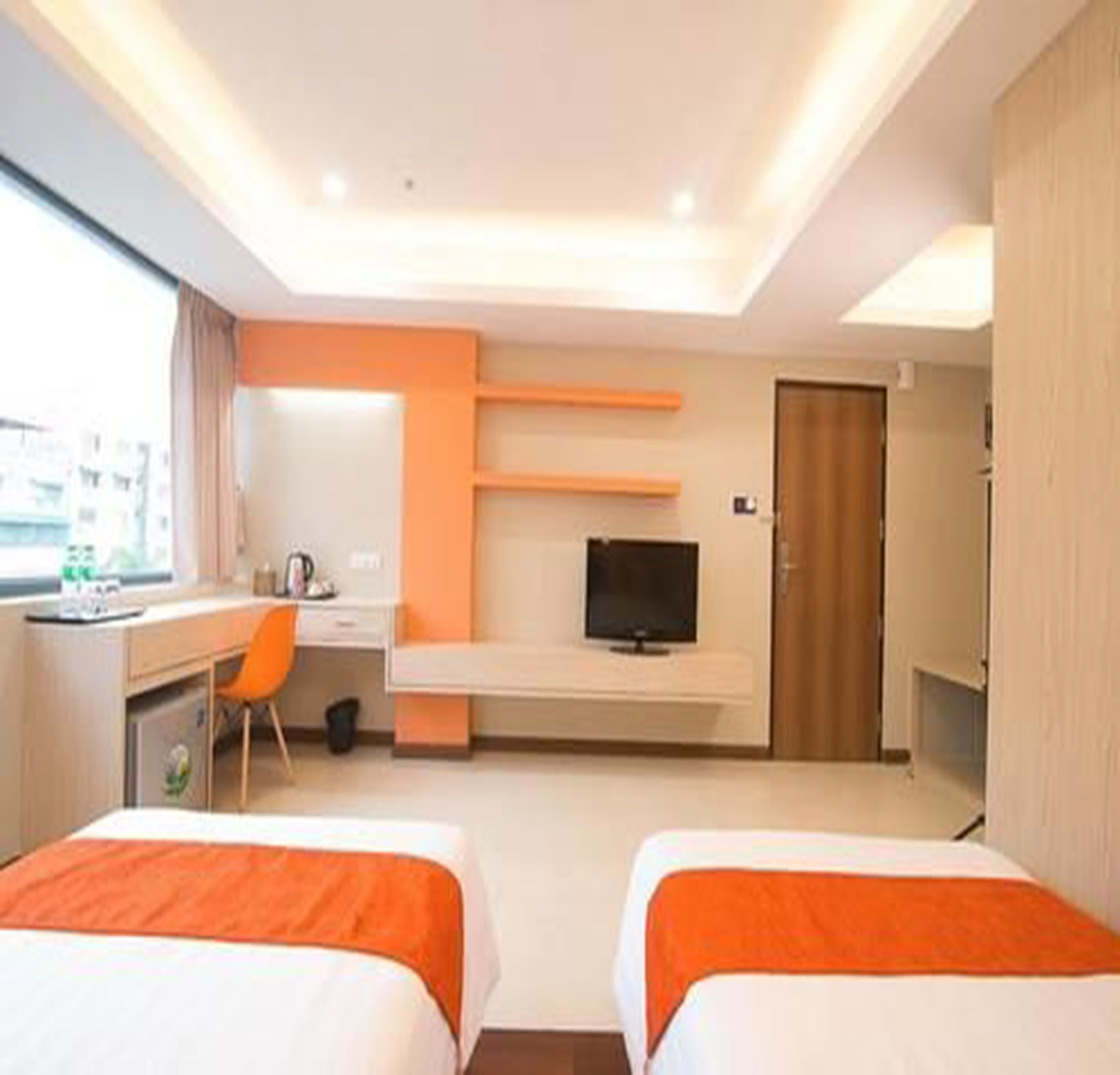 deluxe room | minibar, in-room safe, desk, blackout curtains