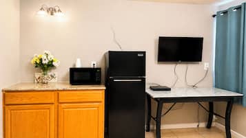 Suíte, 2 camas de casal, para não fumantes, geladeira e micro-ondas | Wi-Fi de cortesia, roupa de cama