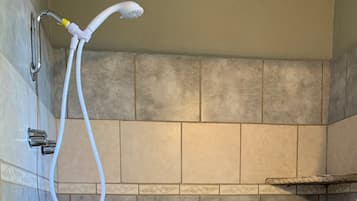 Douche, serviettes fournies