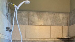 Douche, serviettes fournies