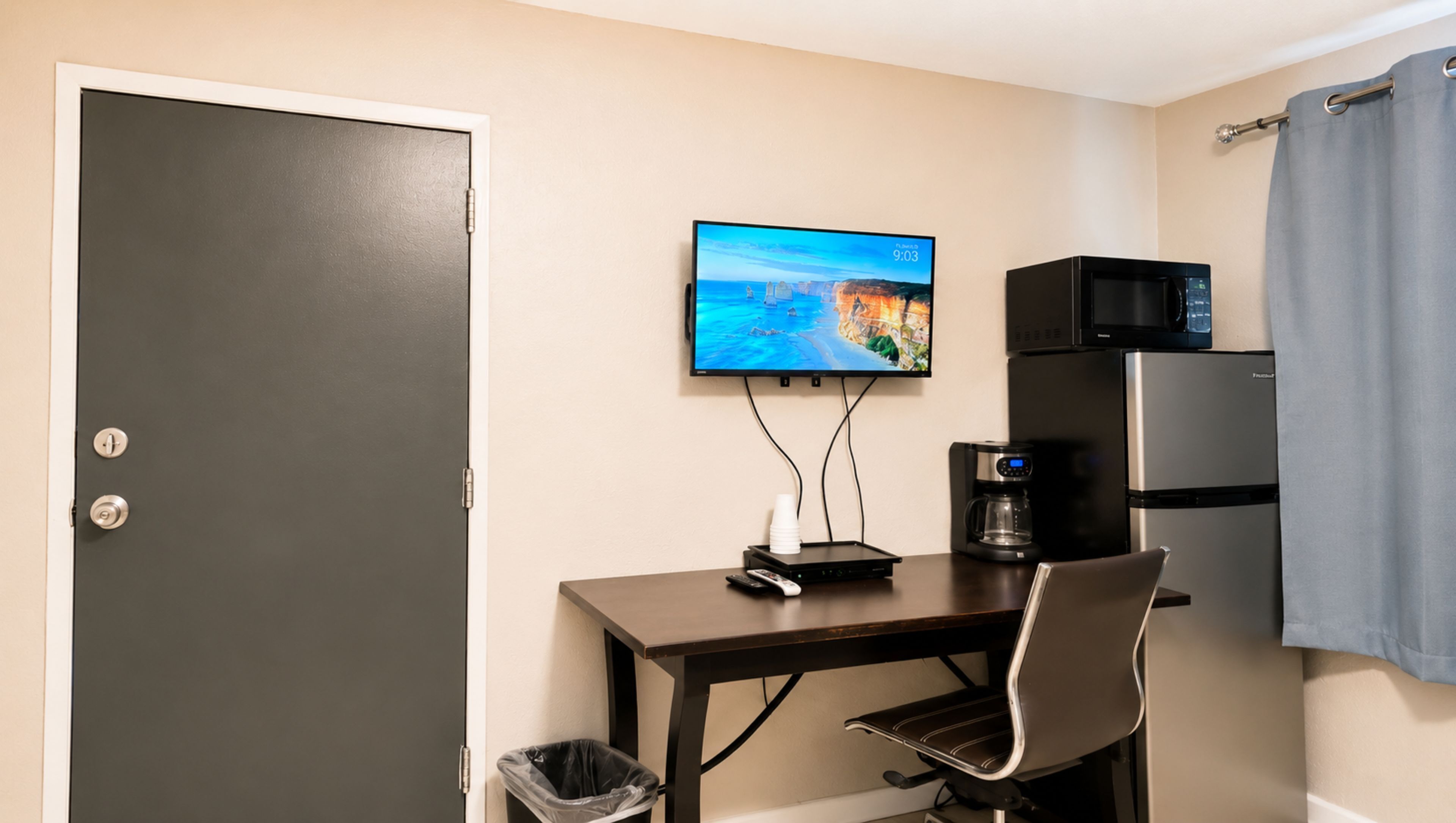 Suite, 2 Double Beds, Non Smoking, Refrigerator & Microwave | WiFi (free), bed sheets