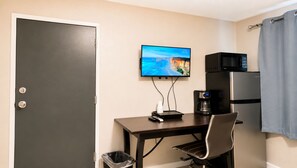 Suite, 2 Double Beds, Non Smoking, Refrigerator & Microwave | WiFi (free), bed sheets - Copper Mountain Motel (Superior)