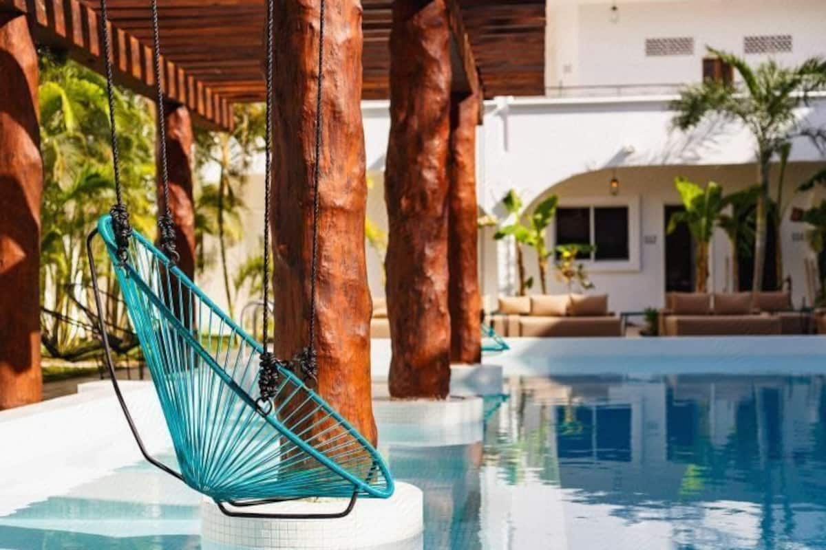 Pool | Outdoor pool, sun loungers
