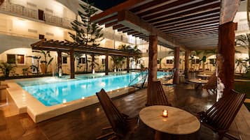 Outdoor pool, pool loungers