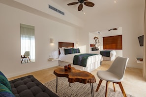 Junior Suite with terrace and city view | In-room safe, laptop workspace, soundproofing, free cribs/infant beds - HM Playa del Carmen (Playa del Carmen)