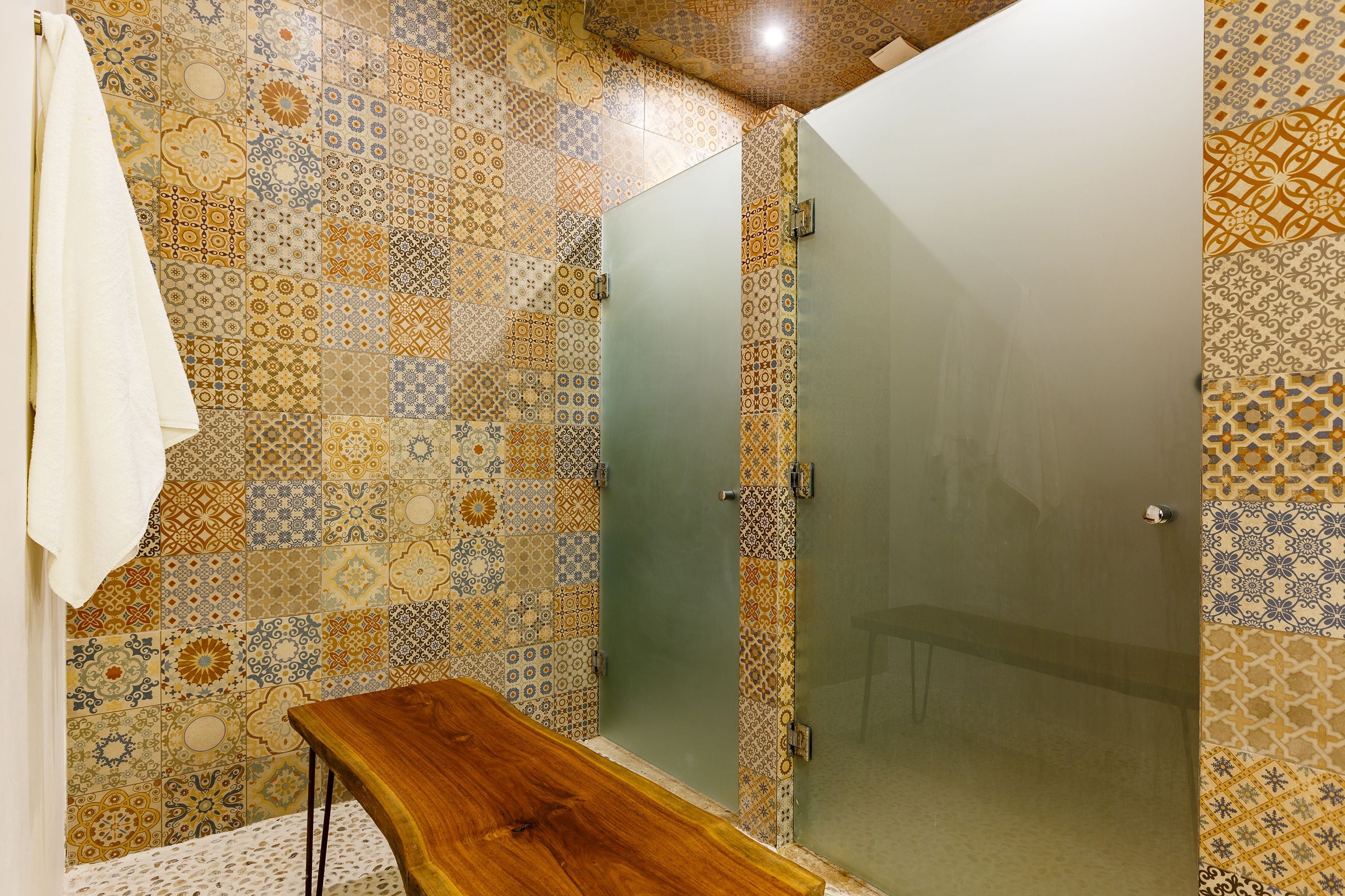 junior suite with terrace and city view | bathroom | shower, free toiletries, hair dryer, towels