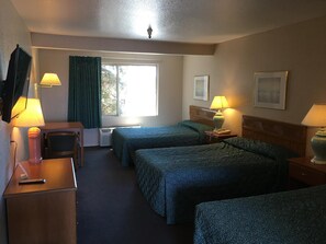 Iron/ironing board, free WiFi - Applegate Inn (Atwater)