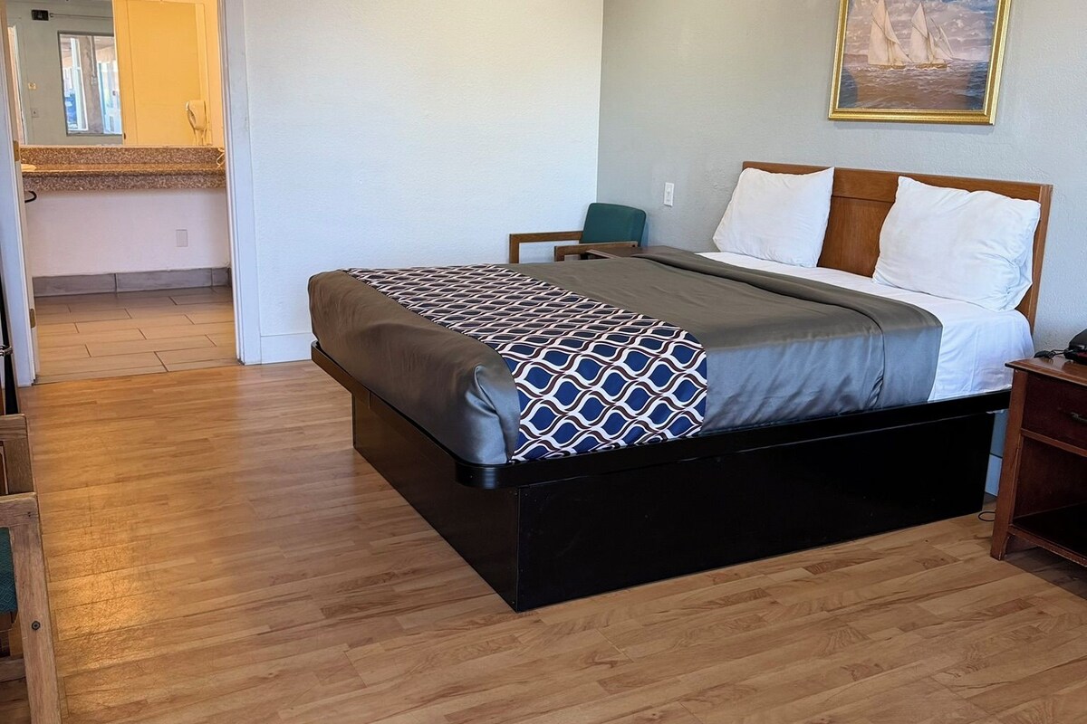 Chambre simple Standard, accessible aux personnes à mobilité réduite | Fer et planche à repasser, accès au Wi-Fi (inclus)