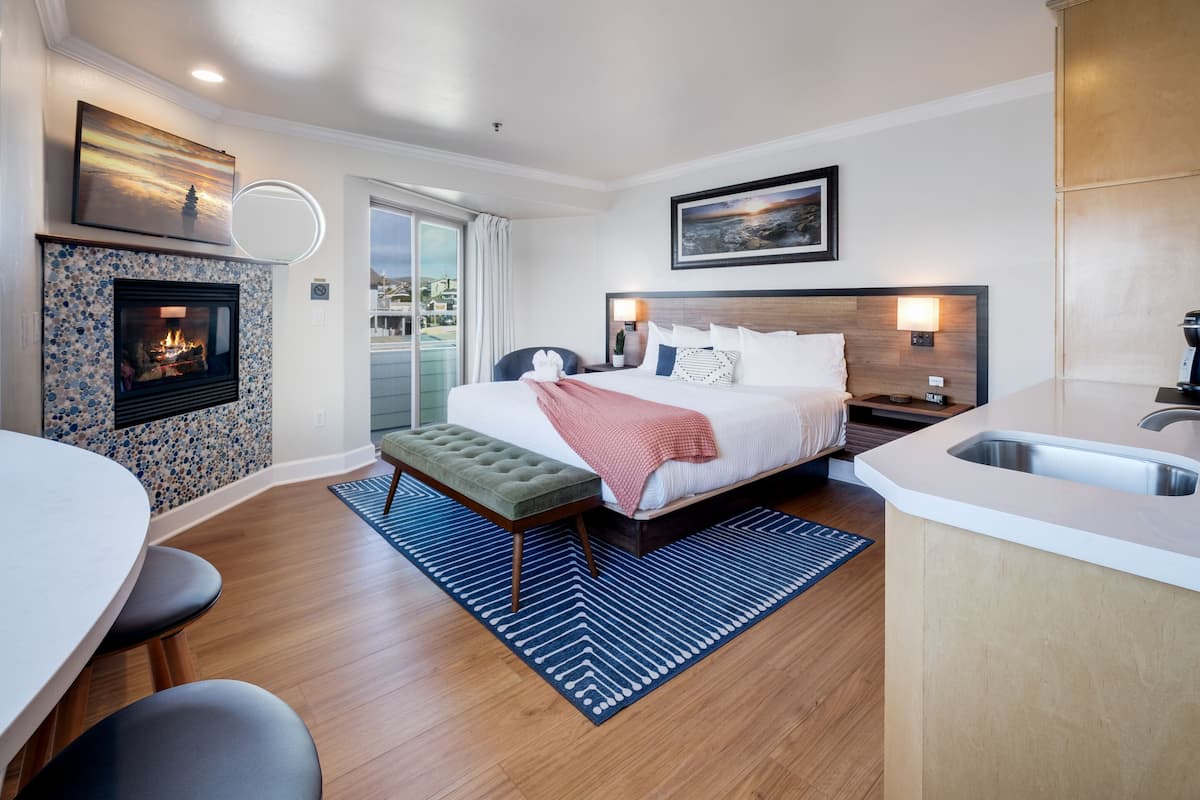 Panoramic Double Room, Private Bathroom, Ocean View (Sunset Oceanfront) | Room amenity