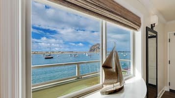 Habitación doble panorámica, baño privado, vista al océano (Bayview Oceanfront) | Servicios de la habitación
