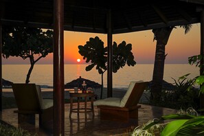 Sea Front Villa with Plunge Pool | Terrace/patio