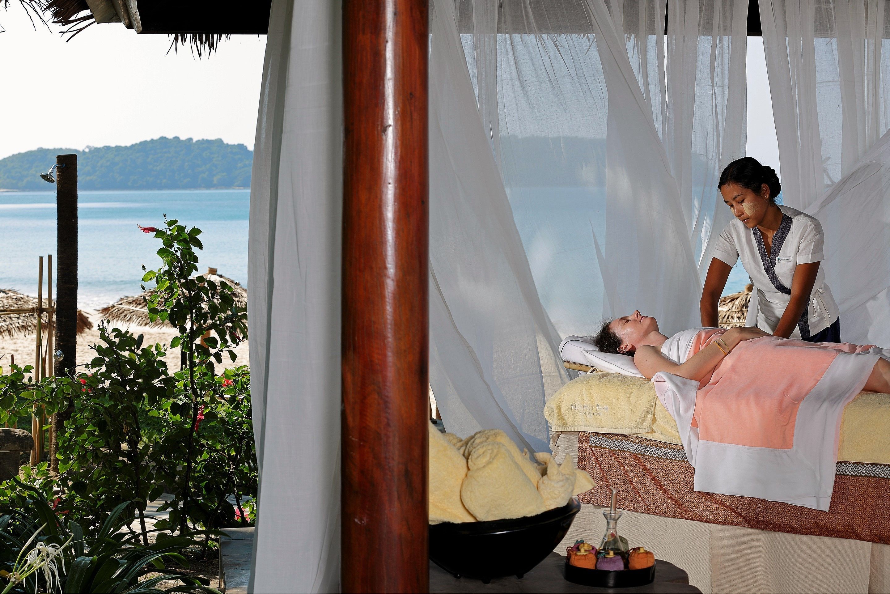 Soins d'aromathérapie, massages thaïs, gommages corporels
