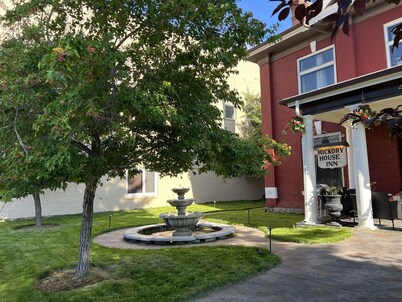 Hickory House Inn