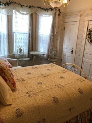 Habitació, 1 llit de matrimoni | 1 dormitori, roba de llit d'alta qualitat i decoració individual