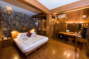 Minibar, in-room safe, desk, blackout curtains