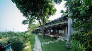 Deluxe River View | Terrace/patio - Bagan Thande Hotel (Nyaung-U)