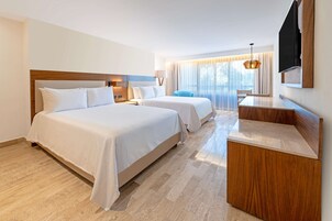 Habitación estándar | Caja fuerte y espacio para trabajar con un portátil