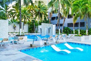Outdoor pool, free cabanas, pool umbrellas