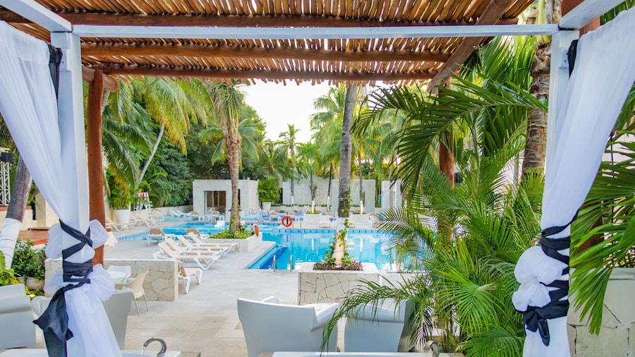 Oh! Cancun The Urban Oasis & Beach Club