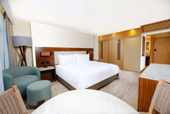 Standard Room | 1 bedroom, minibar, in-room safe, laptop workspace