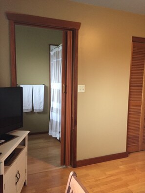 Western Room | 1 bedroom, desk, iron/ironing board, free WiFi