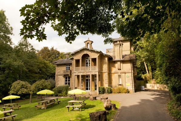 Façana frontal de l'allotjament