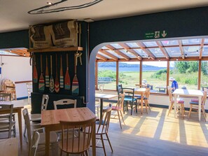 Dinner served - YHA Broad Haven - Hostel (Haverfordwest)