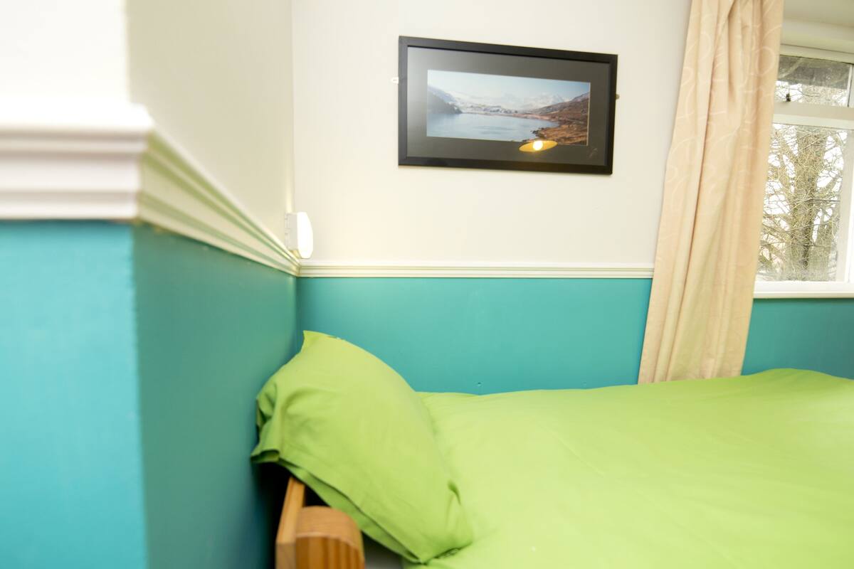 Quarto (2 Bed Private) | Berços grátis, roupa de cama
