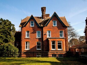 Exterior - YHA Canterbury - Hostel (Canterbury)