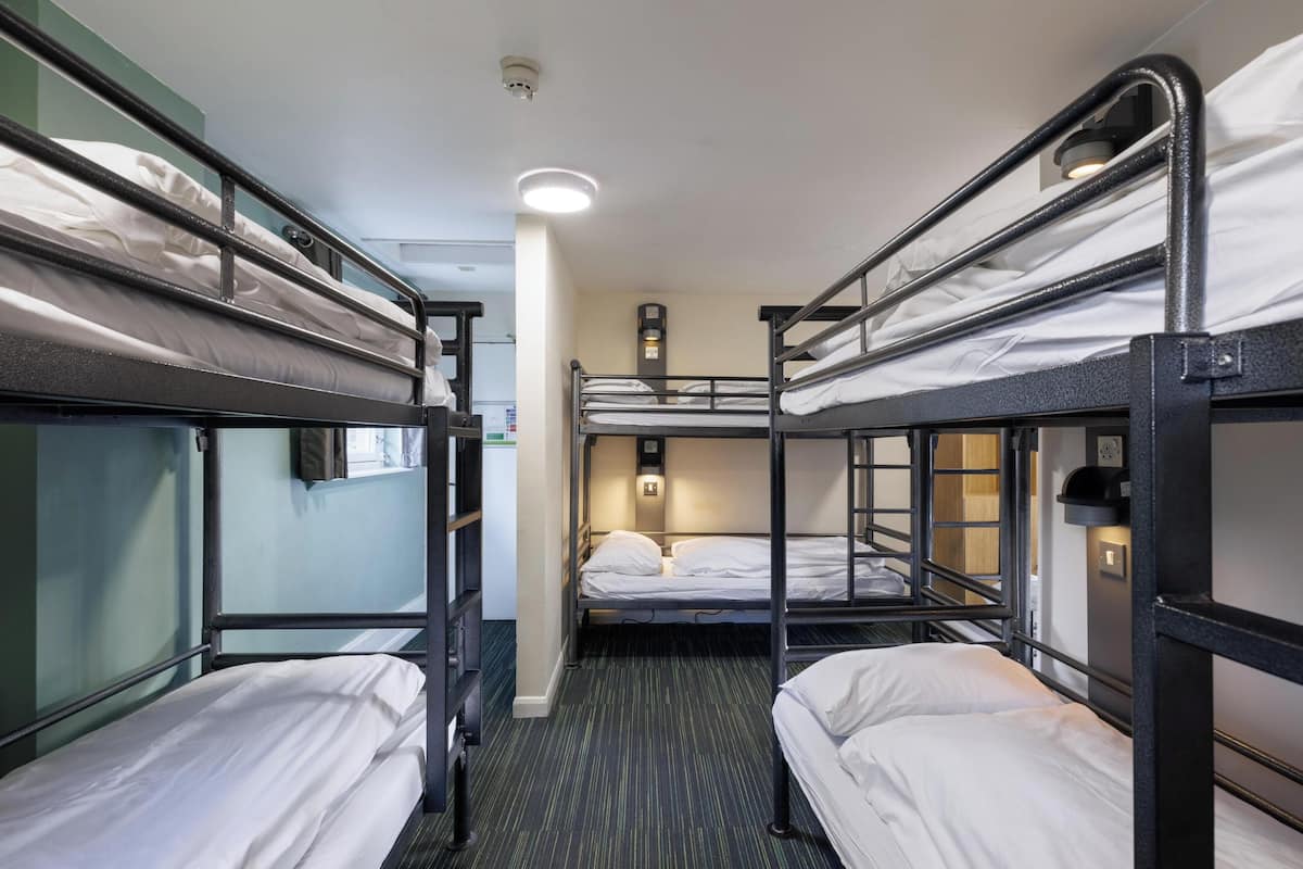 客房 (6 Bed Private Ensuite) | 床单