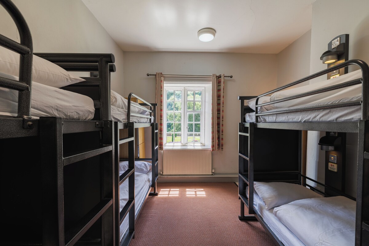 Iron/ironing board (on request), bed sheets
