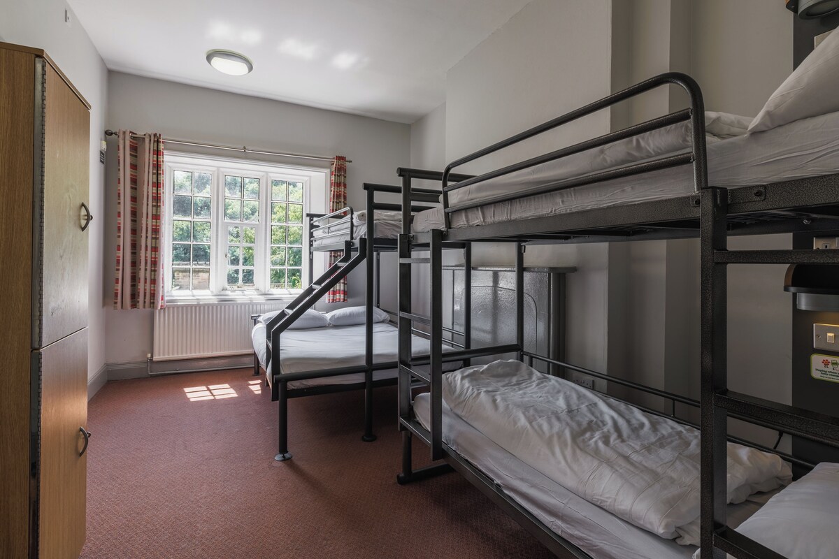 Room (5 Bed Double Private Ensuite) | Iron/ironing board (on request), bed sheets