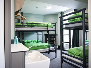 ベビーベッド (無料)、ベッドシーツ