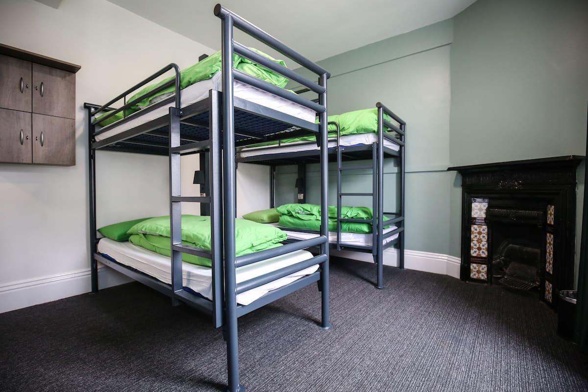 Free cots/infant beds, bed sheets
