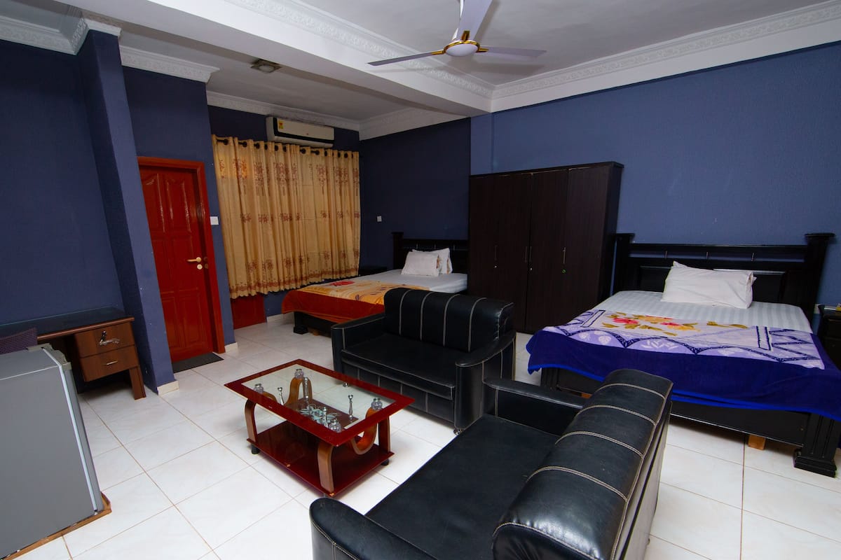 4 bedrooms, in-room safe, desk, free WiFi