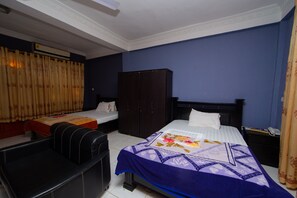 In-room safe, desk, free WiFi - Pemicsa Hotel (Accra)