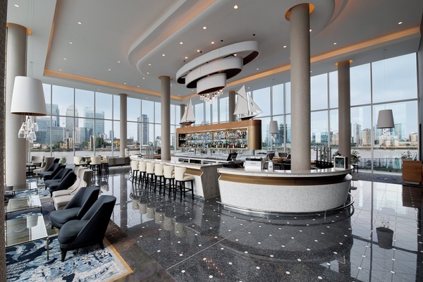 3 restaurants; breakfast, lunch, and dinner served