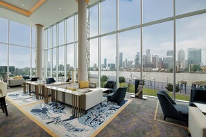 2 bars/lounges, cocktailbar, bar met dakterras