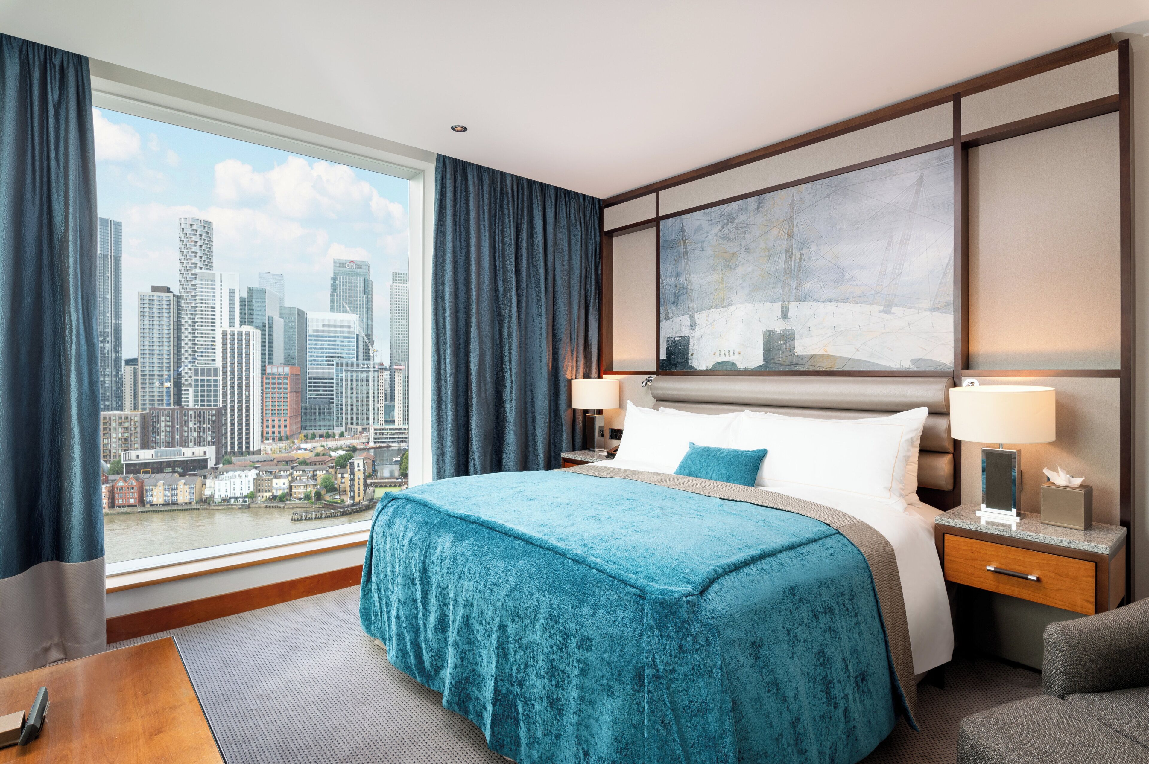 高級寢具、迷你吧、客房內保險箱、書桌