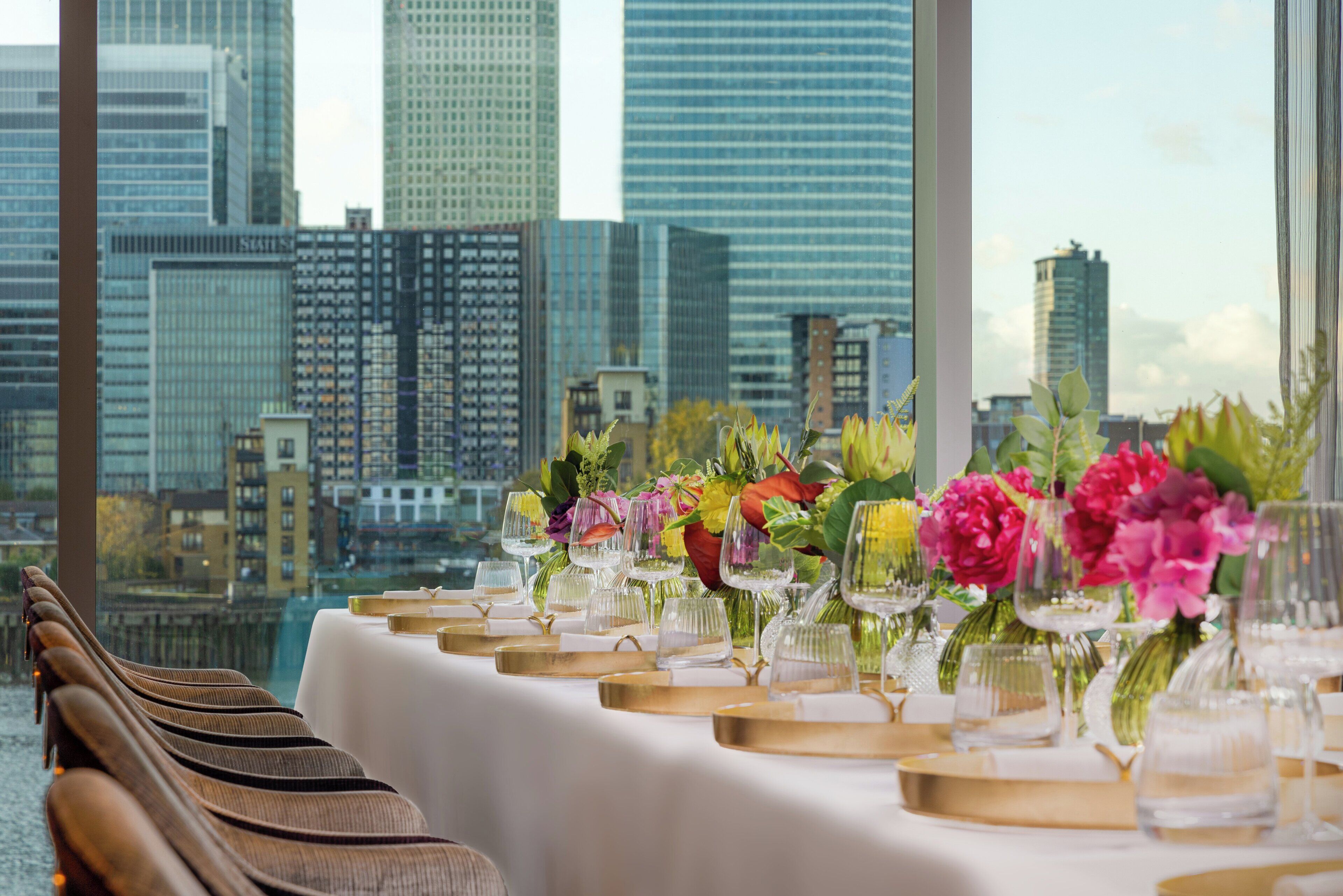 3 restaurants, breakfast, lunch, dinner served; local cuisine