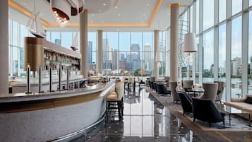 3 restaurants servant le petit déjeuner, spécialités Cuisine locale