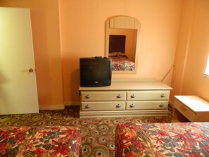 Rollaway beds, free WiFi, bed sheets - Tropizar Motel (Holly Hill)