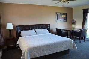 Deluxe Room, 1 King Bed, Balcony, Ocean View