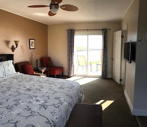 Bureau, rideaux occultants, fer et planche à repasser, Wi-Fi gratuit