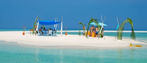 En la playa, buceo, snorkel y ski acuático
