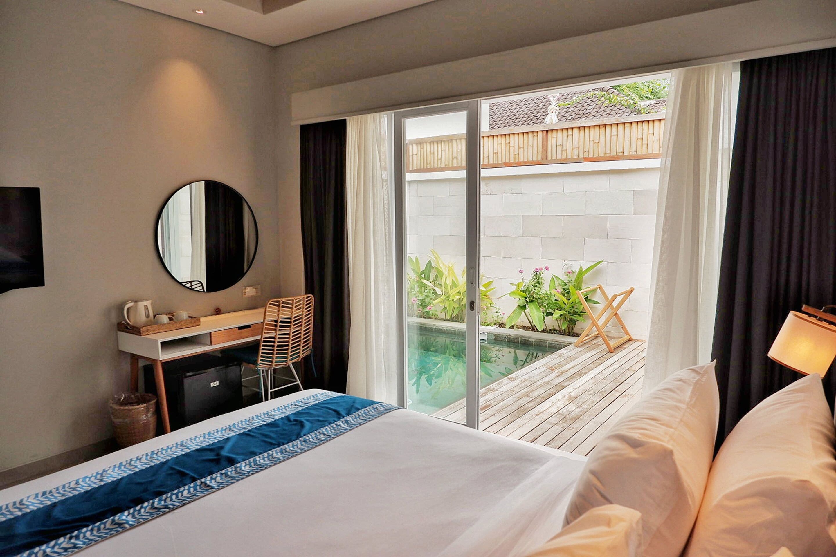 Premium bedding, minibar, in-room safe, desk