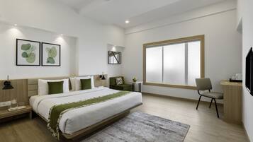 Deluxe-værelse med dobbeltseng eller 2 enkeltsenge | Premium-sengetøj, minibar, pengeskab på værelset, skrivebord