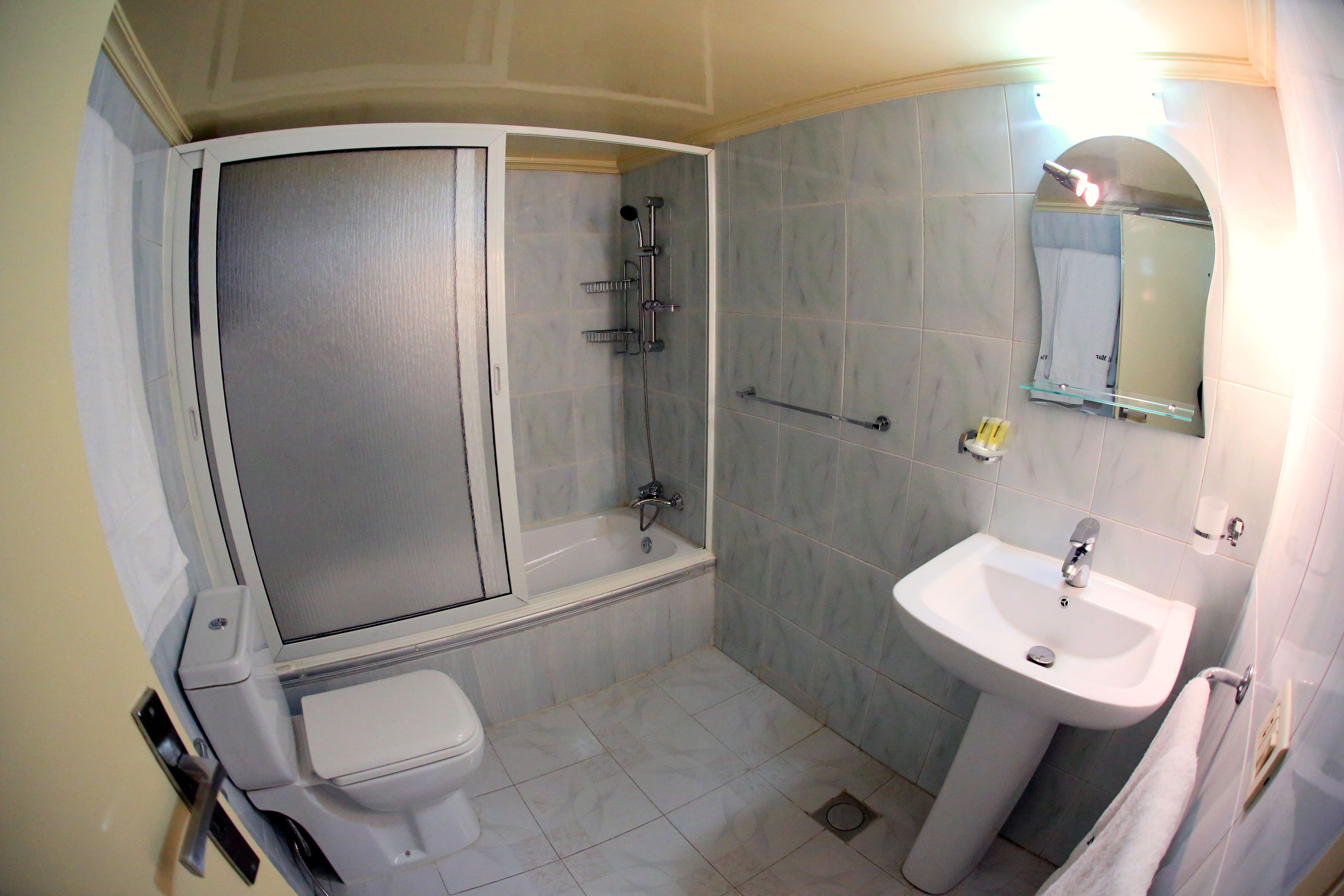 combined shower/bathtub, free toiletries, slippers, towels