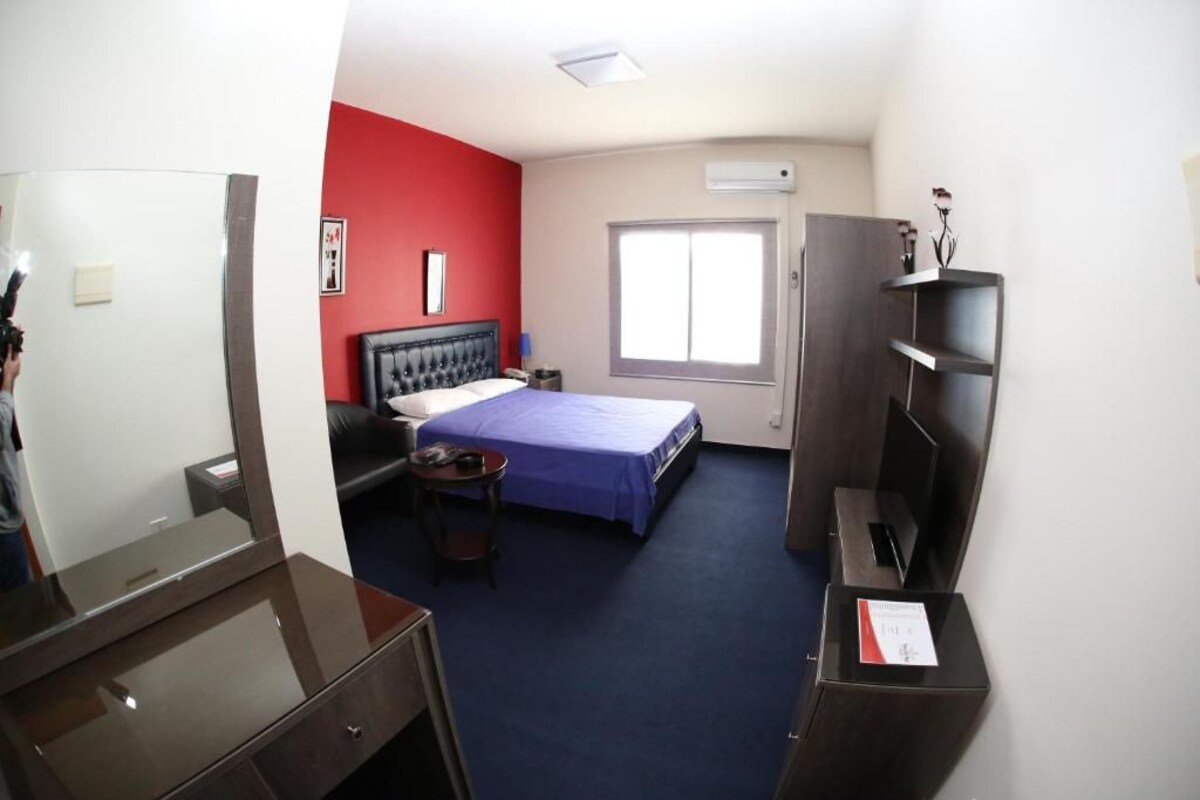 Minibar, safe på rommet, skrivebord og ekstrasenger (mot et tillegg)